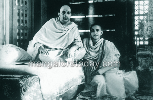Srimad Sudhindra Thirtha Swamiji with guru